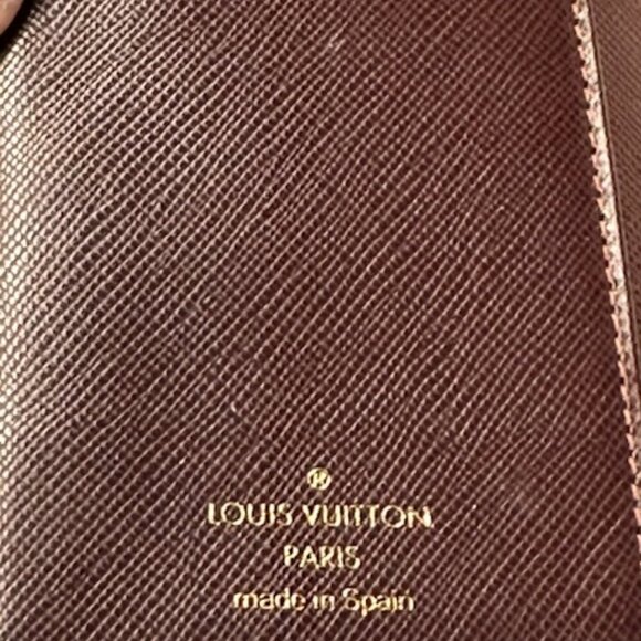 Louis Vuitton Monogram Agenda  Cerise (Cherry) + 2026 calendar sheets - Picture 6 of 10